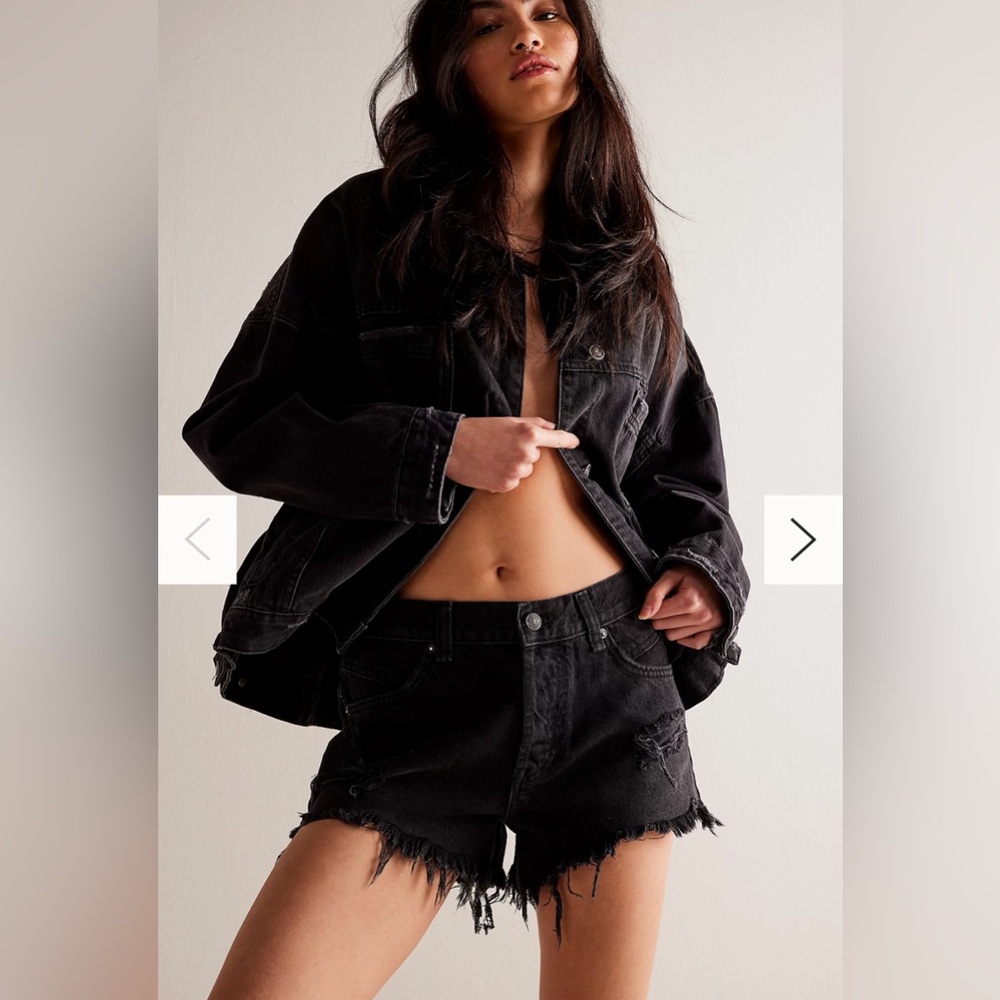 Free People Black Distressed Denim Shorts | Mid-Rise Frayed Festival | Size 27